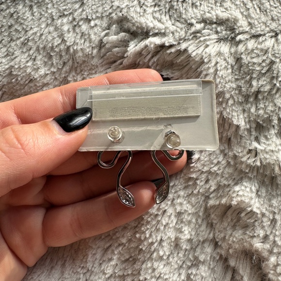 NWT Silver sparkly snake earrings - Picture 4 of 5